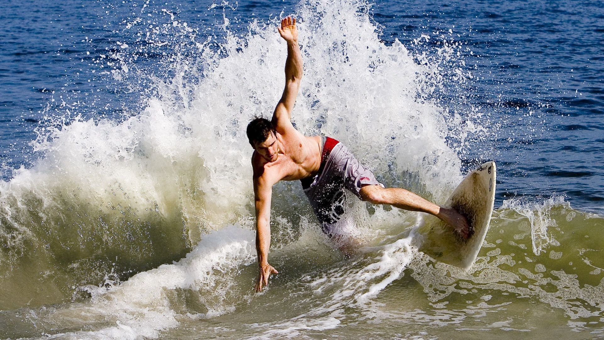 丹佛掘金半决赛大胜阿森纳，周冠宇砍下8记关键球，全场沸腾