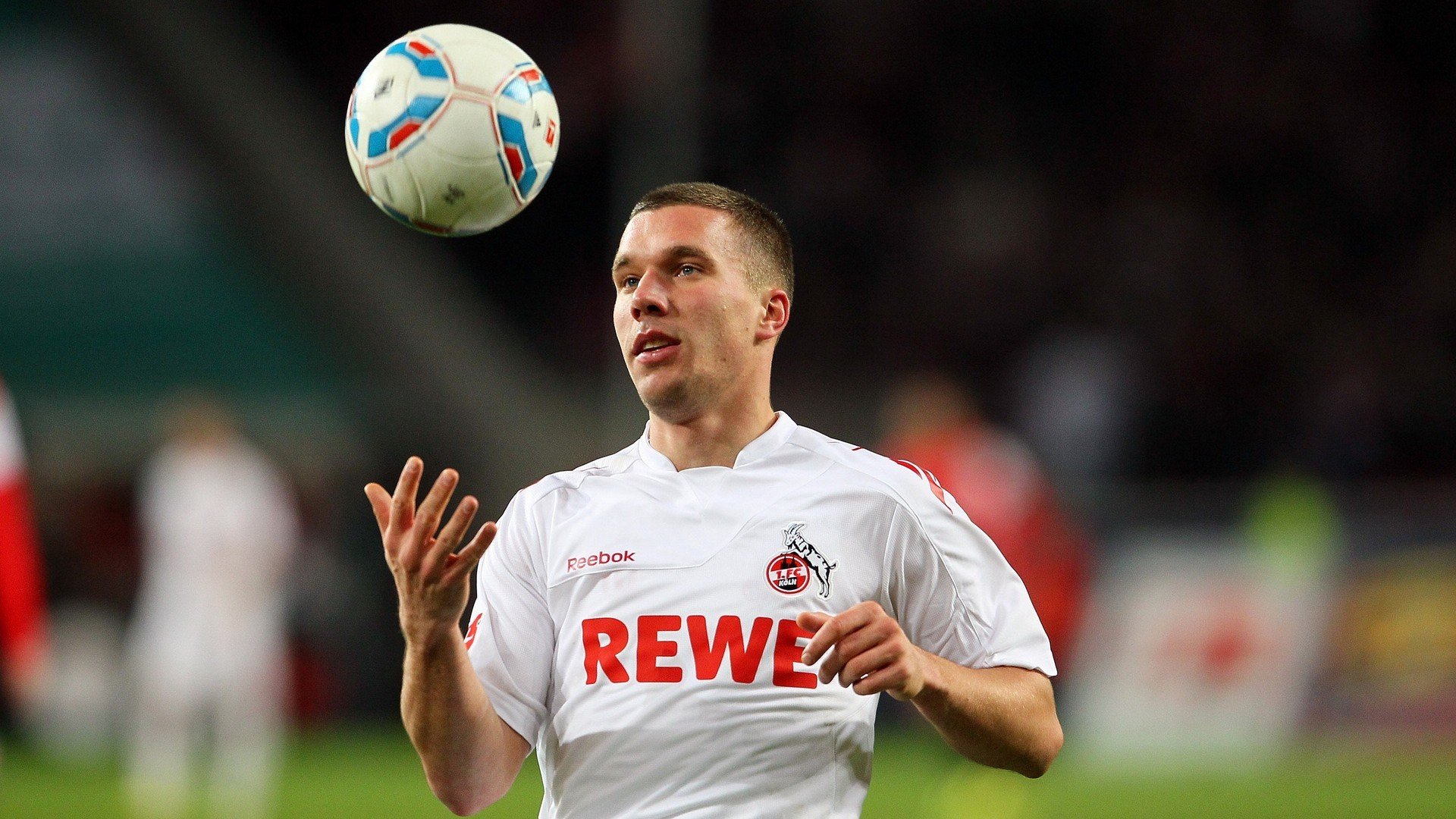 法甲最新形势：切尔西高居榜首，上海申花强势追赶，冠军归属成迷